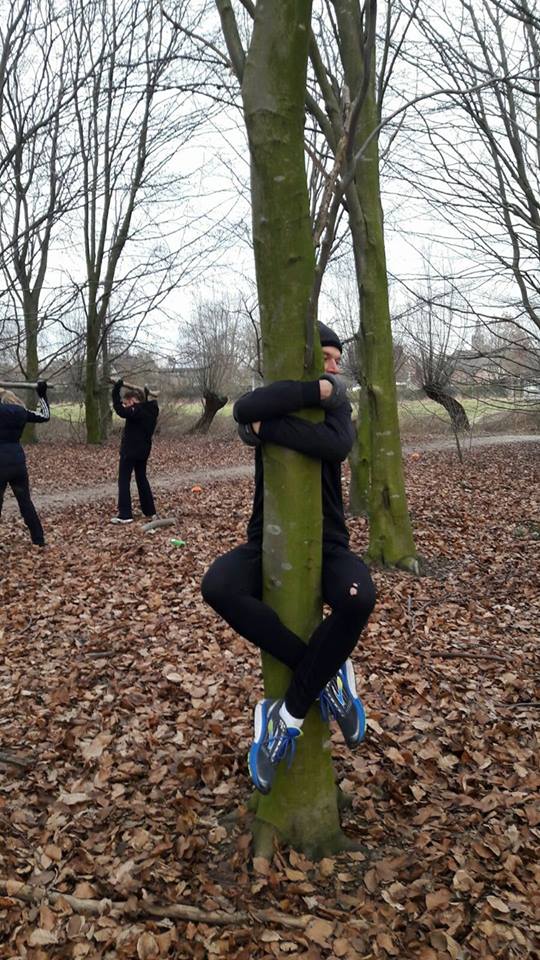 Alsof de boom mij vasthoudt in plaats van andersom